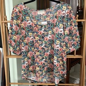 NWT Mellóday Flowy Floral Top